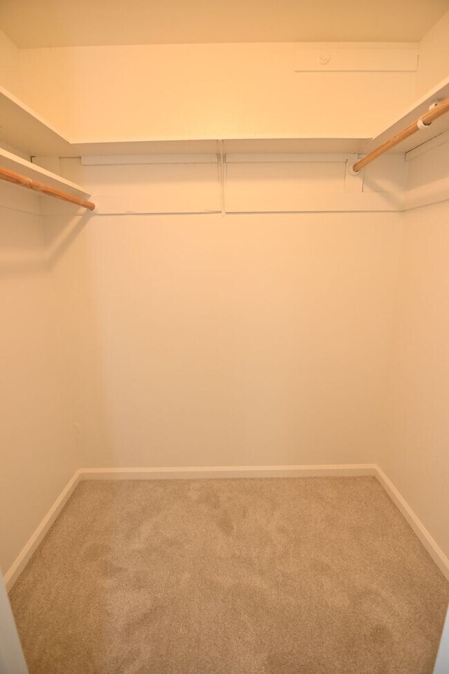 Building Photo - 5659 Lathrop Dr