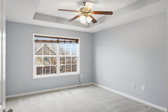 Building Photo - GREAT LOCATION!! 3 Bedroom, 2.5 Bathroom Townhome in West Des Moines!