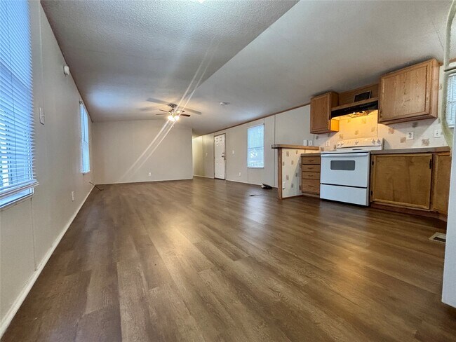 Building Photo - 13295 Pecan Tree Dr