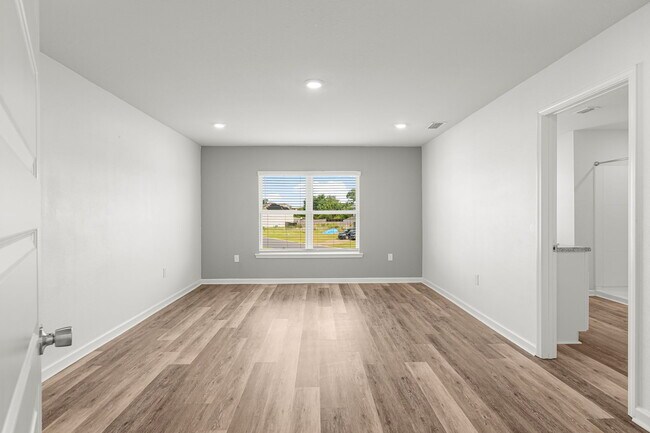 Building Photo - 5832 Viking Wy