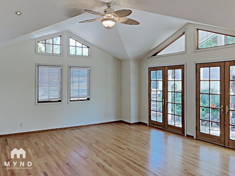 Building Photo - 10924 Barranca Dr