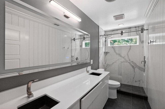 Building Photo - 513 Meadowbrook Dr