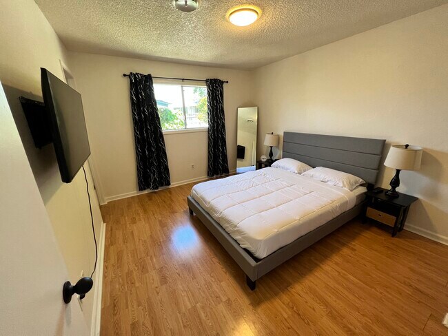 Building Photo - 3320 Panorama Dr