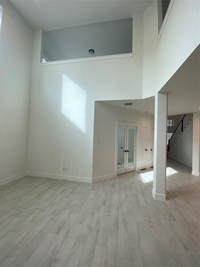 Building Photo - 31323 Balsam Hawk Ln