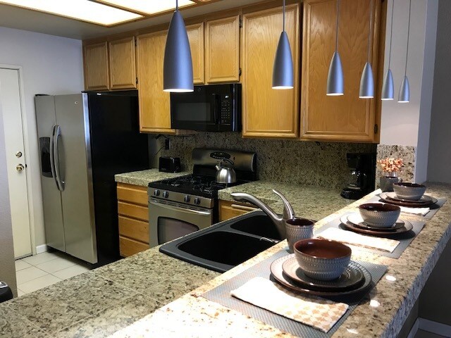 Granite kitchen with new appliances - 29509 Cara Way