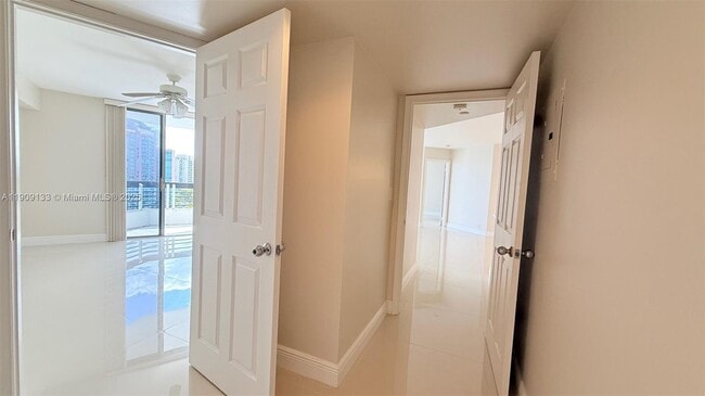 Building Photo - 3530 Mystic Pointe Dr