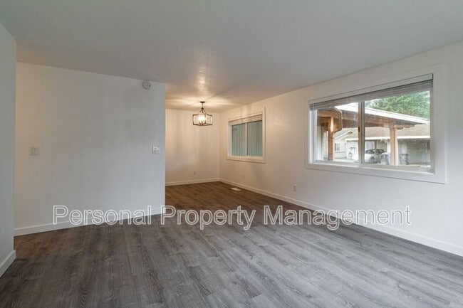 Building Photo - 4325 E 17th St