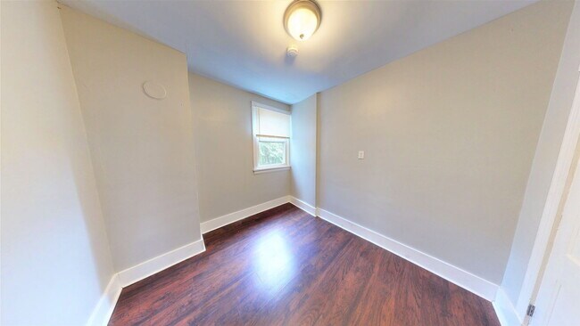 Building Photo - 2313 Stratford Ave