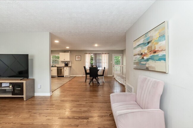 Building Photo - 2212 Foxtrot Rd