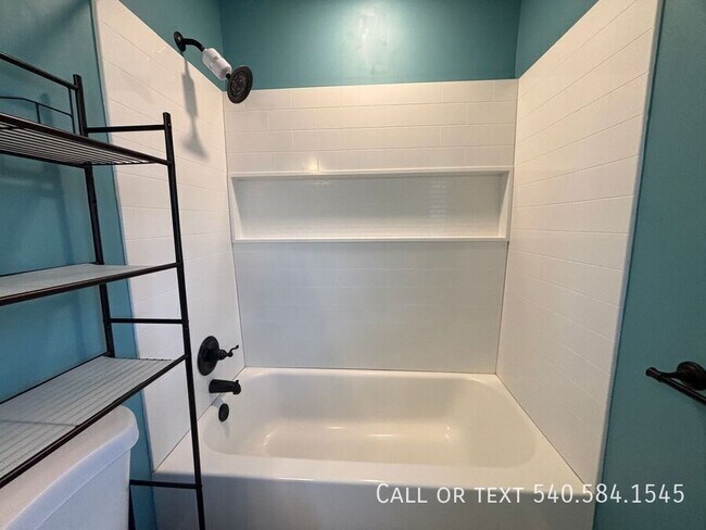 Building Photo - 3615 Ellen Dr