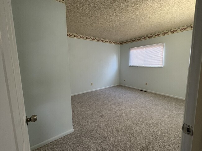 Building Photo - 230 Reed Ave