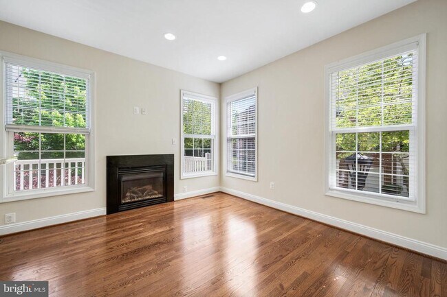 Building Photo - 8341 Broderick Cir