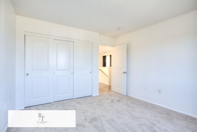 Building Photo - Beautiful 2-story home located in a gated community