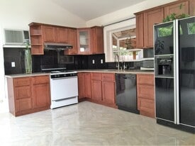 Building Photo - 928 Los Robles Ave