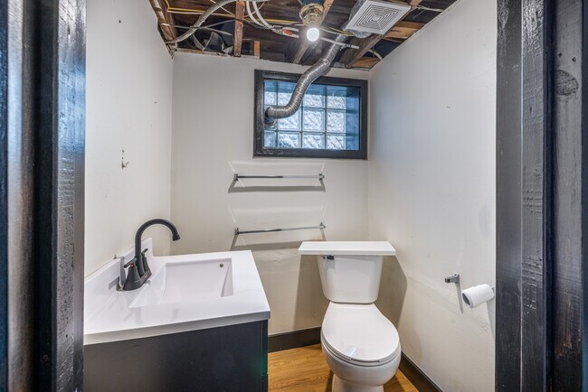 Building Photo - 849 Glenn St