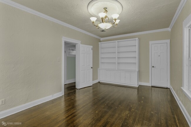 Building Photo - 409 Forest