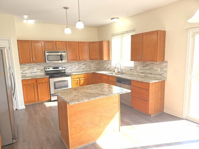 Building Photo - 33213 Saddleback Dr