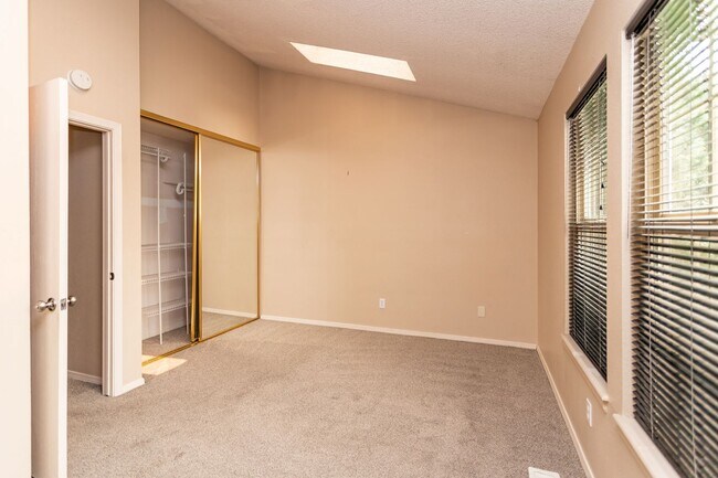 Building Photo - 6853 Mountain Top Ln