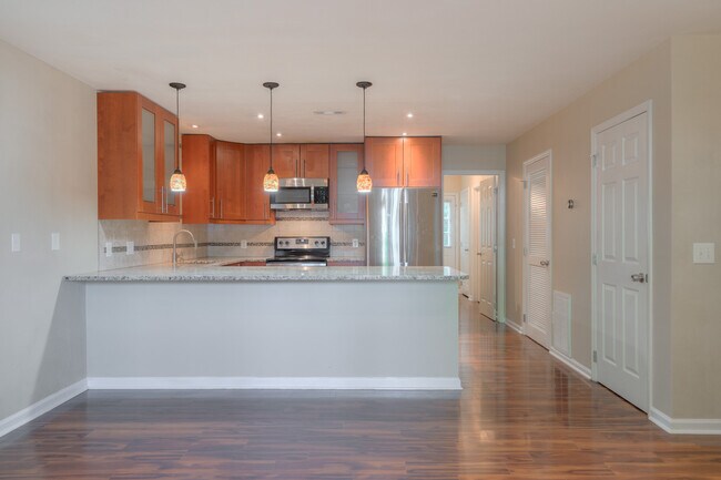 Building Photo - 846 Patrick Henry Dr