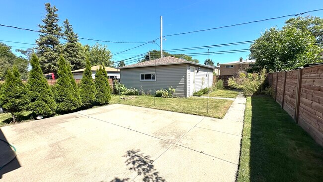 Building Photo - 9239 Lawler Ave