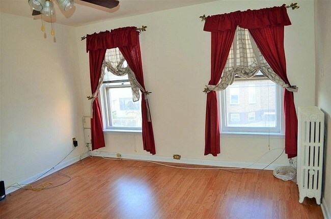 Building Photo - 16 Perrine Ave