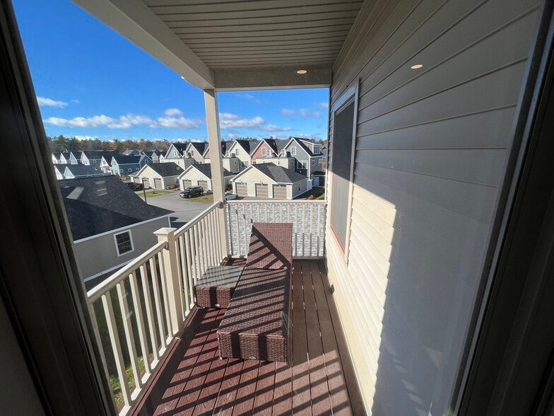 Building Photo - 28 Pacer Way