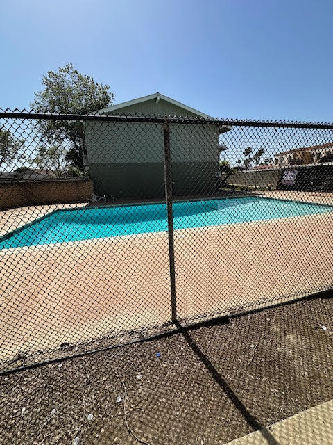 sparkling pool - 443 E Park Ave