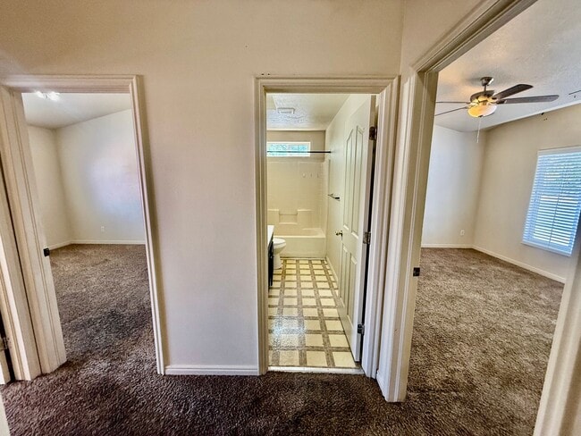 Building Photo - Cute 3-BR Townhome Near Costco
