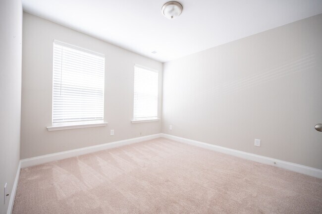 Building Photo - 7801 Montview Rd