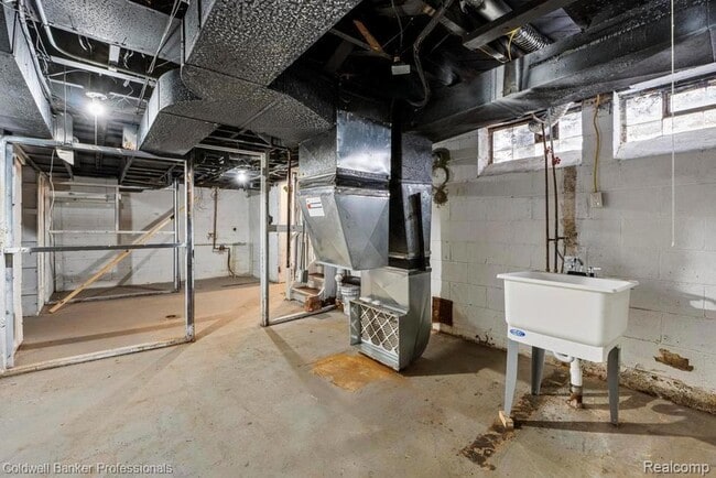 Building Photo - 19412 Sussex St