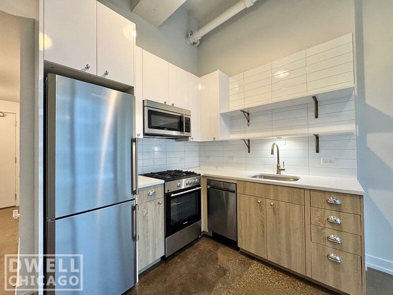 Building Photo - 152 W Huron St