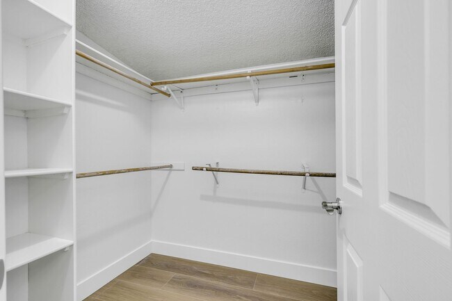 Building Photo - Beautiful home in central location
