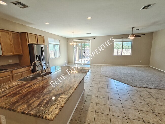 Building Photo - 11445 E Vail Crest Dr