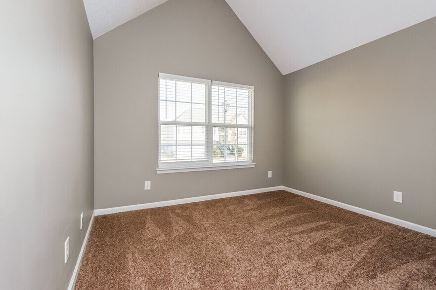 Building Photo - 2025 Registry Dr