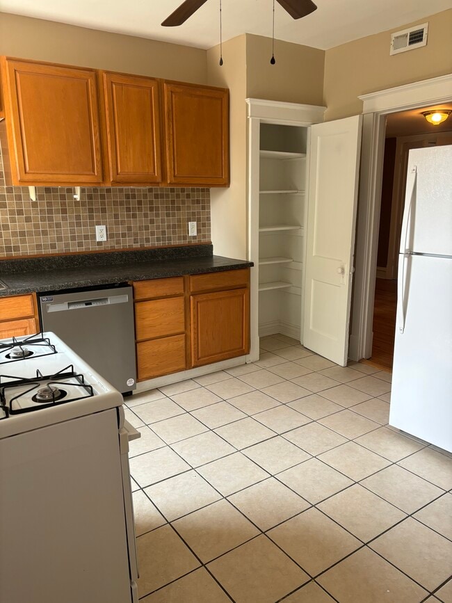 Building Photo - 5820 South Grand