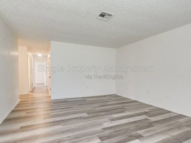 Building Photo - 14222 NE 4th St