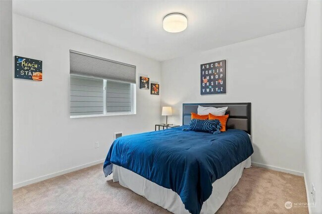 Building Photo - 8412 55th Pl NE