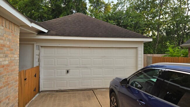 Building Photo - 2126 Blue Water Bay Dr