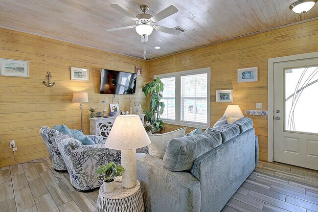 Building Photo - 1617 S Station St