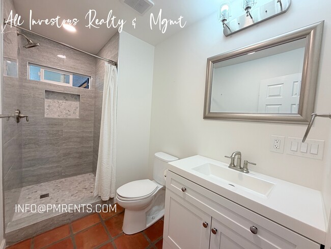 Building Photo - 420 Hutchison St