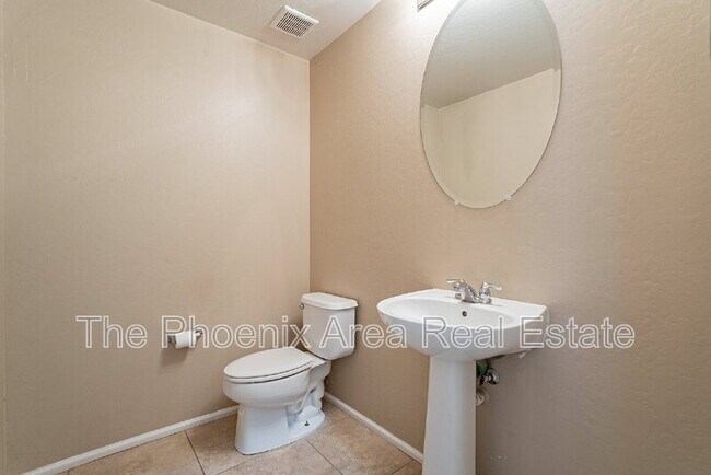 Building Photo - 44415 W Knauss Dr