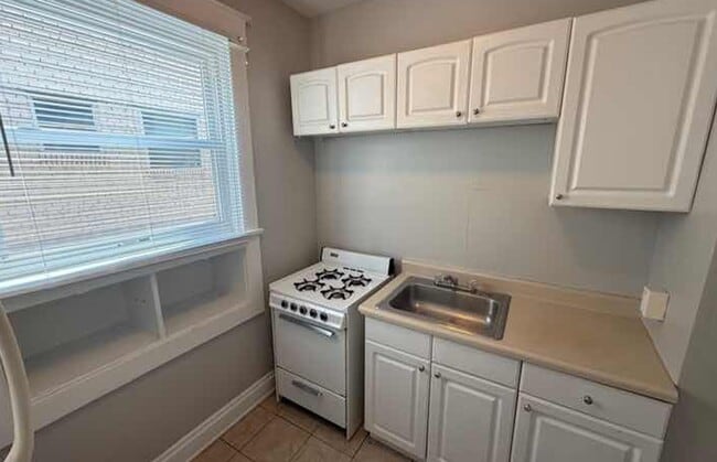 Building Photo - 3027 Clifton Ave