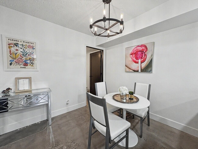 Building Photo - 9608 Merion Cir NE