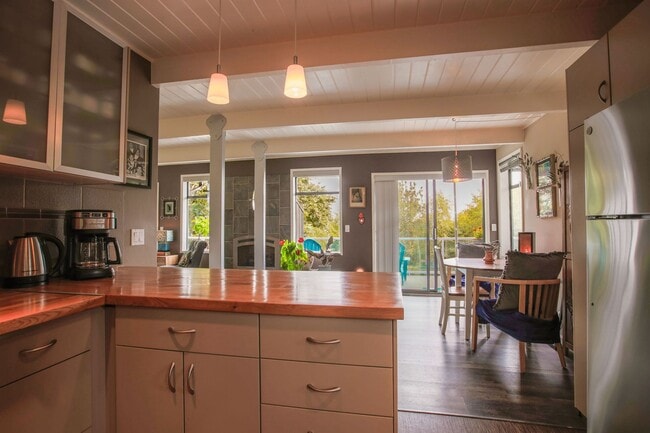 Building Photo - Lovingly Maintained with Designer Finishes...