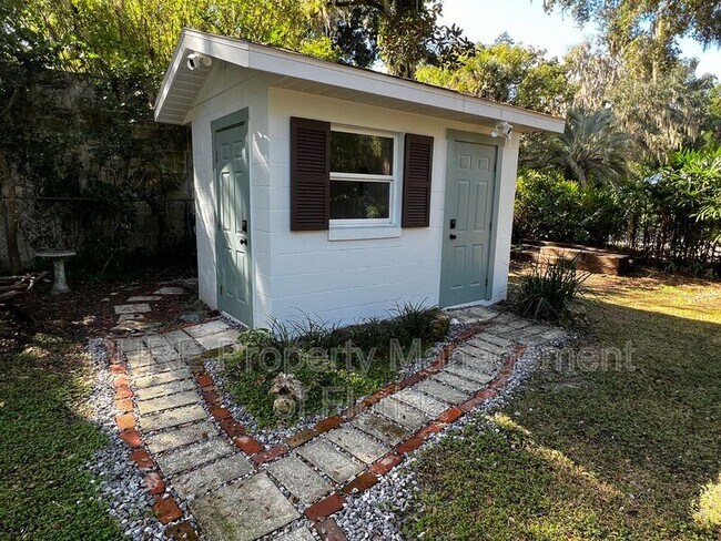 Building Photo - 1220 SE 3rd St