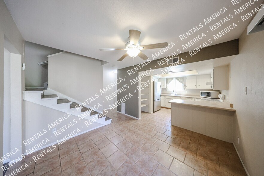 Building Photo - 4555 W Continental Dr