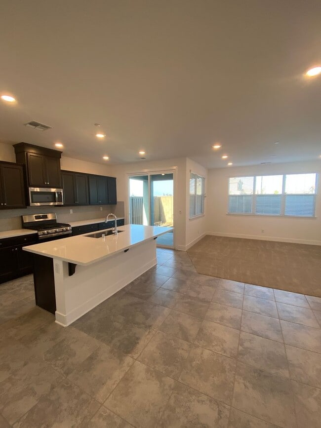 Building Photo - Single Story Home in Whitney Ranch with Ow...