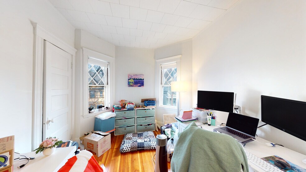 Building Photo - 70 Hudson St