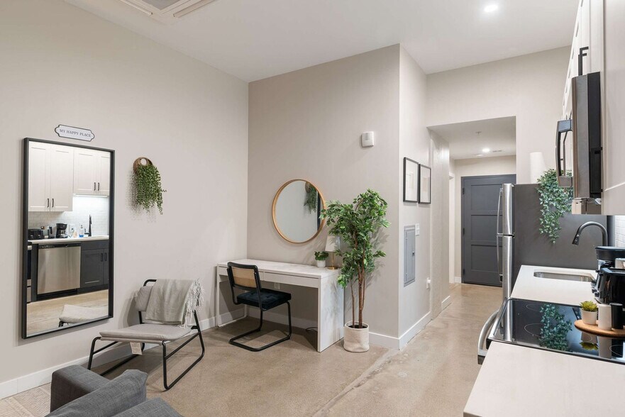 Building Photo - 205 W 4th St