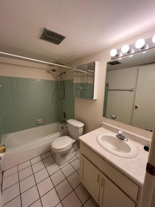 Building Photo - 134 E Johnson St